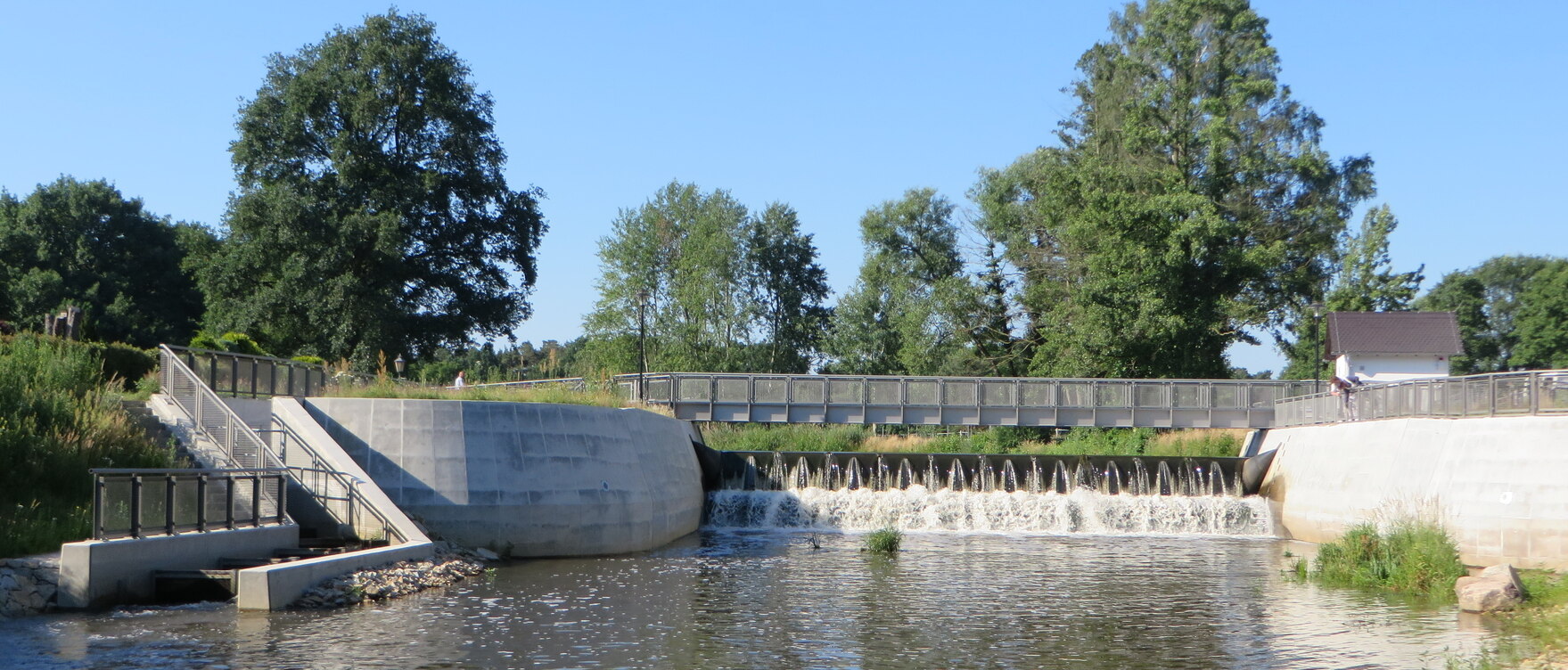 Wehr in Kringelsdorf mit Fischaufstiegsanlage