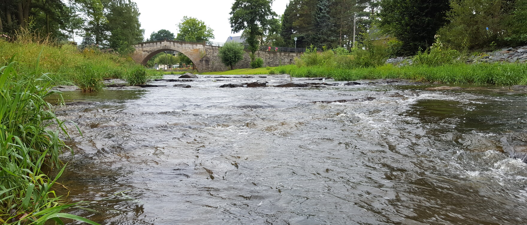 Abschnitt der Mandau nach dem Rückbau des Wehres Himmelbrücke