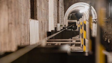 Blick in einen Tunnel einer Talsperre