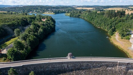 Staumauer der Talsperre Malter aus der Luft